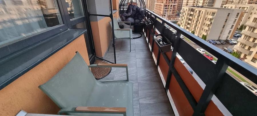 Apartament cu 3 camere decomandat în Tractorul