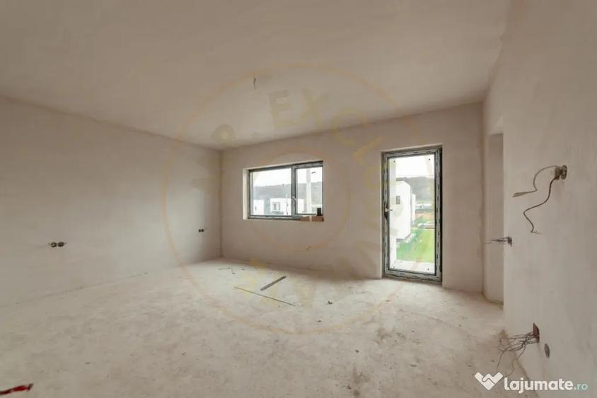 Casă cu 4 camere cu Teren 470 Mp în Micești