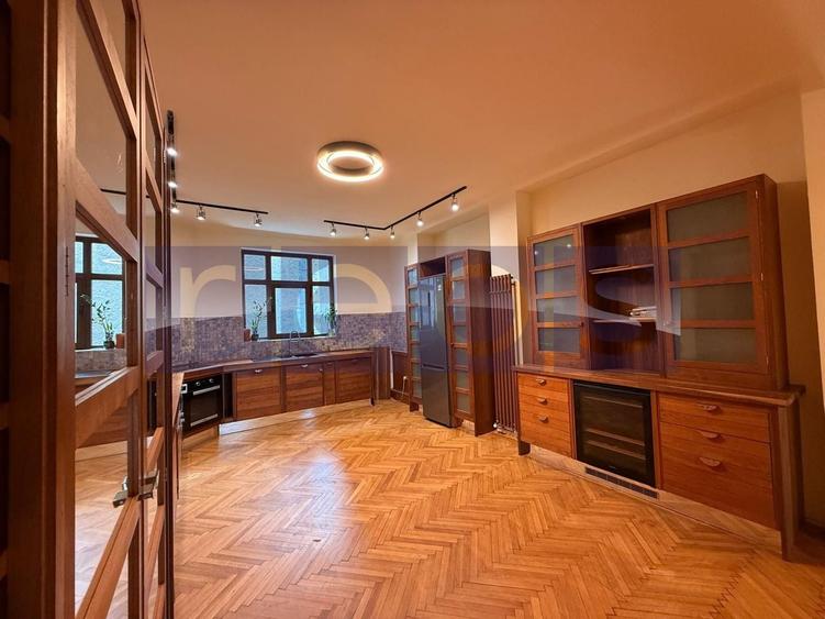 Apartament cu 4 camere în Ultracentral