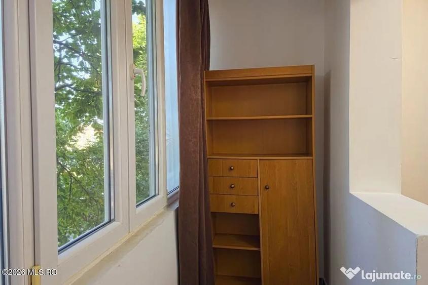 Apartament cu 4 camere semidecomandat în Cetății