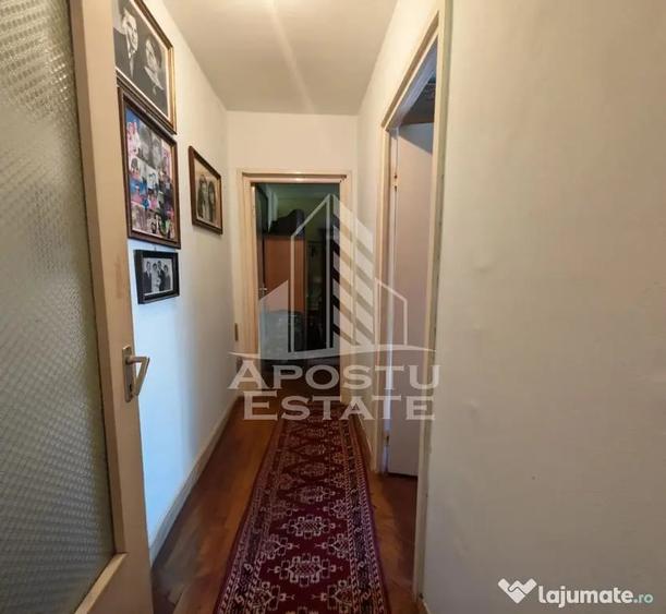 Apartament cu 4 camere semidecomandat în Dacia