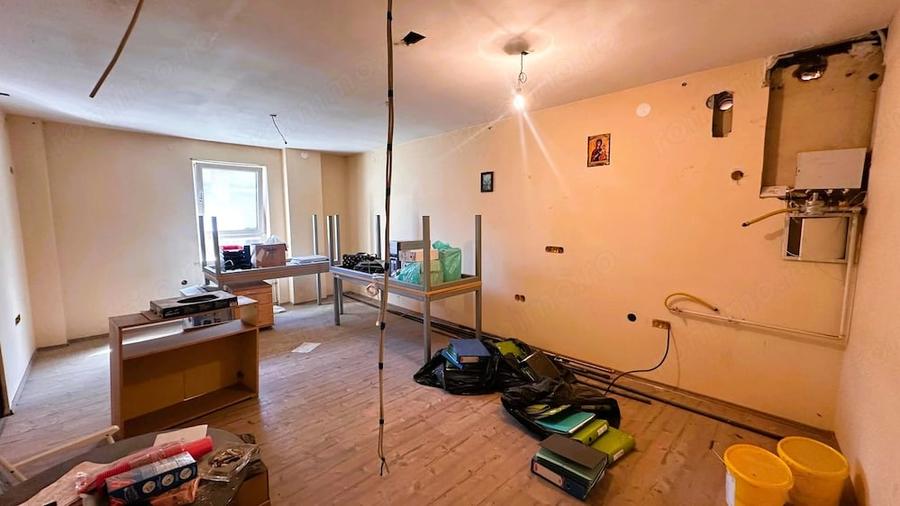 Apartament cu 3 camere decomandat în Orașul de Jos