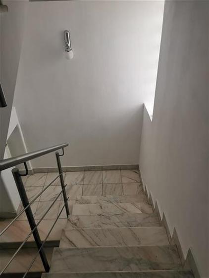 Casă individuală cu 6 camere cu Teren 180 Mp în Vatra Luminoasă