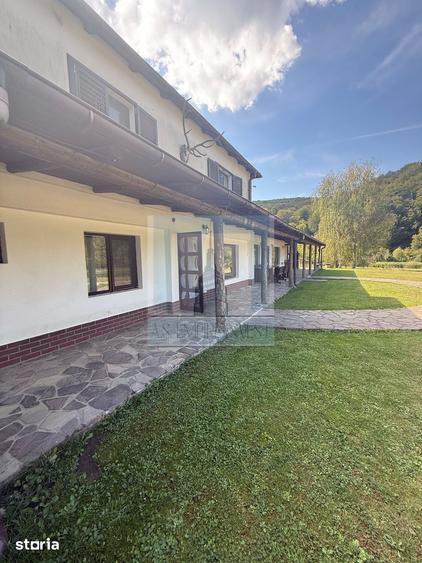 Casă cu 7 camere cu Teren 16800 Mp în Dobârlău