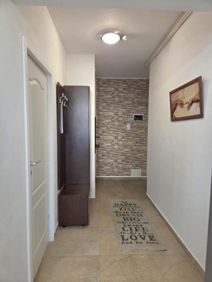 Apartament cu 3 camere semidecomandat, mobilat în Dămăroaia