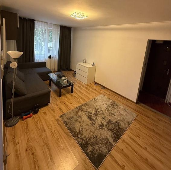 Apartament cu 3 camere semidecomandat în 1 Decembrie 1918