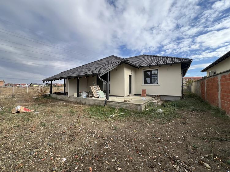Duplex cu 4 camere cu Canalizare în Giroc