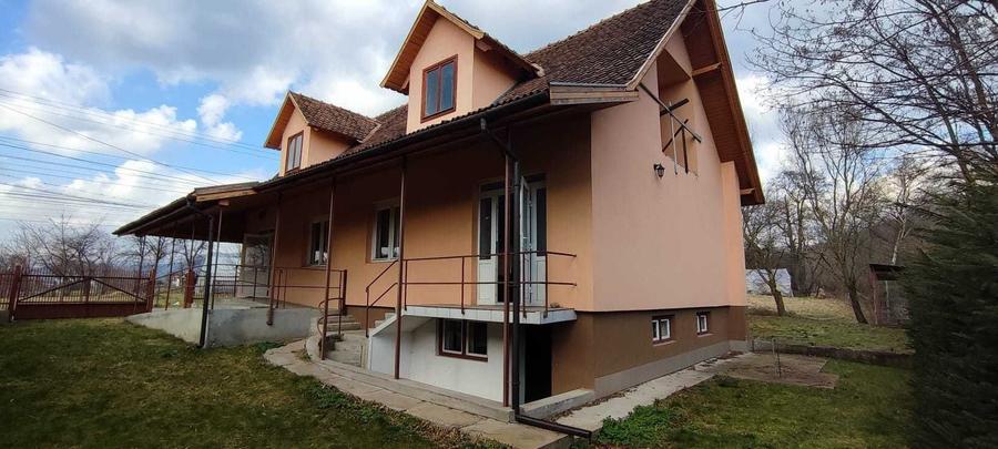 Casă cu 4 camere în Săcădat