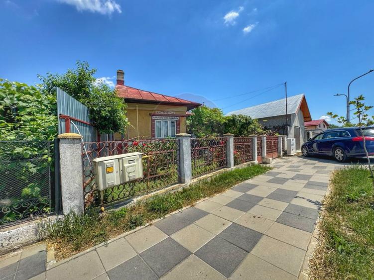 Casă individuală cu 3 camere cu Teren 1202 Mp în Domnești