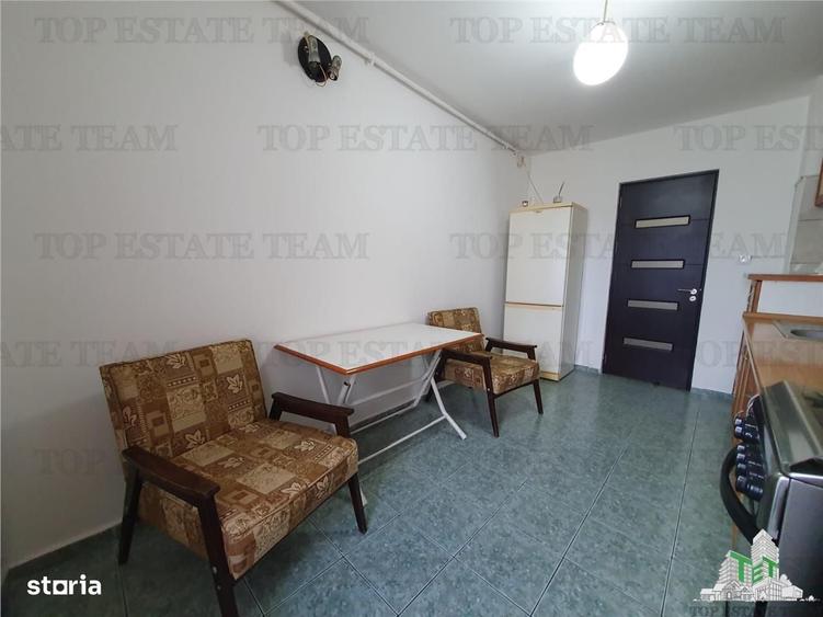 Apartament cu 4 camere decomandat, mobilat în Gara