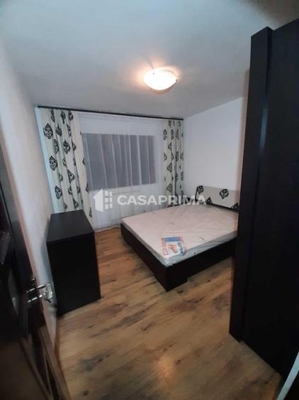 Apartament cu 2 camere semidecomandat în Podu Roș