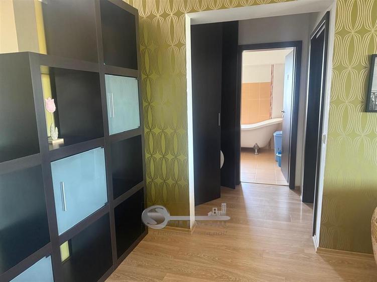 Apartament cu 2 camere semidecomandat, mobilat în Podul de Fier