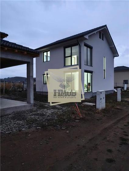 Casă individuală cu 4 camere cu Teren 320 Mp în Exterior Vest