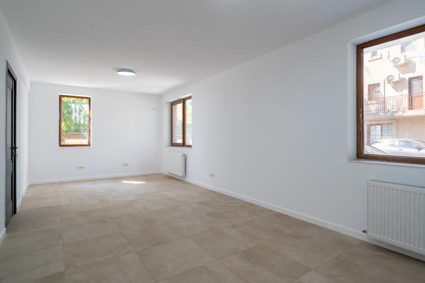 Duplex cu 7 camere cu Canalizare în Otopeni