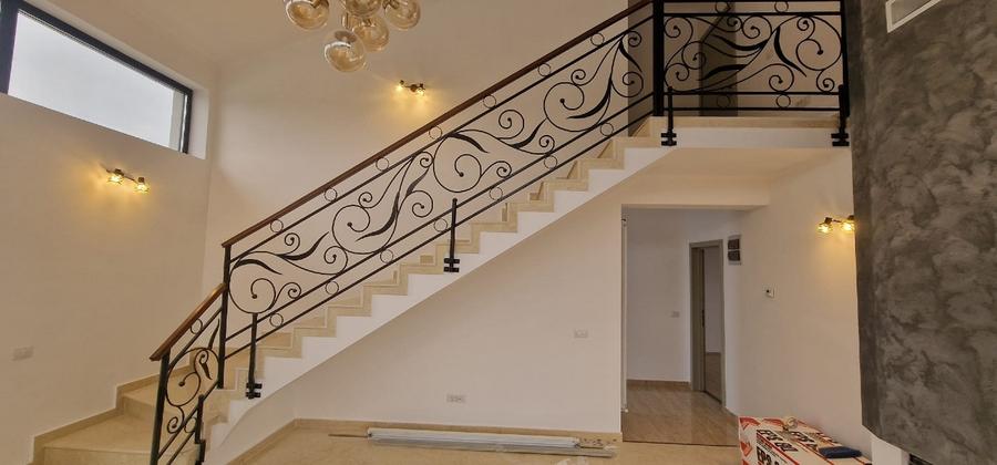 Casă individuală cu 5 camere cu Teren 500 Mp în Balotești