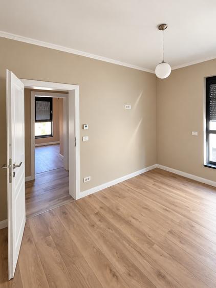 Duplex cu 5 camere cu Canalizare în Covaci