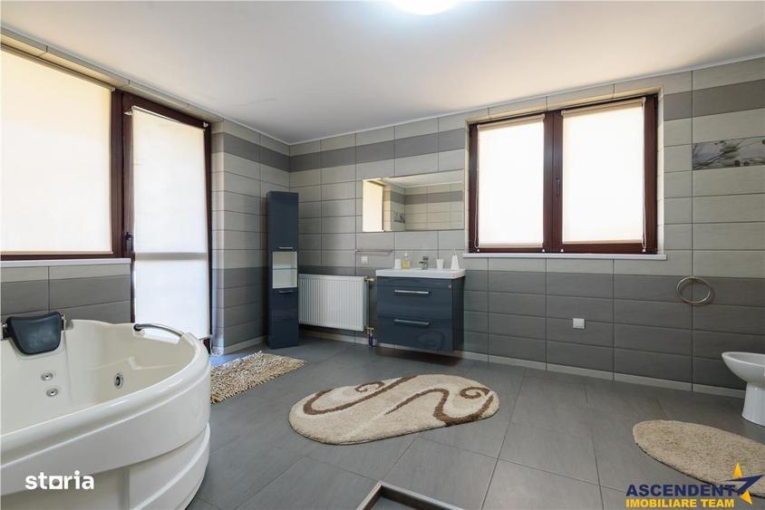 Casă cu 7 camere cu Canalizare în Tractorul