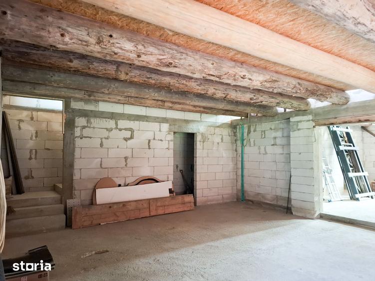 Casă cu 10 camere cu Teren 1850 Mp în Sucevița
