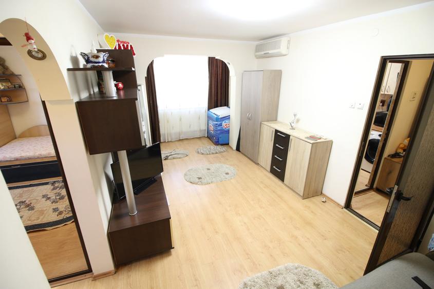 Apartament cu 2 camere semidecomandat în Micro 40