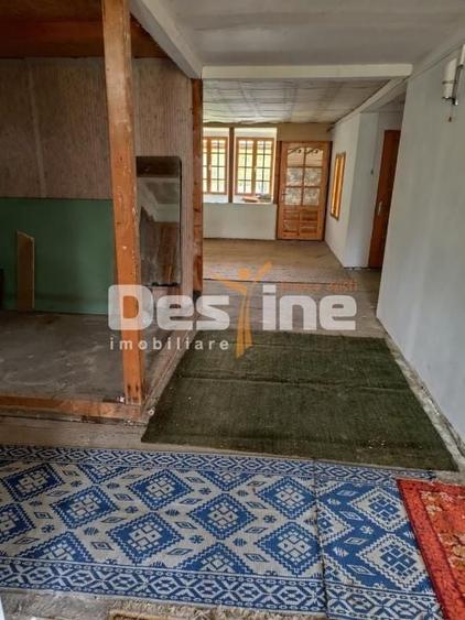 Casă cu 6 camere cu Teren 11250 Mp în Ștubeiu