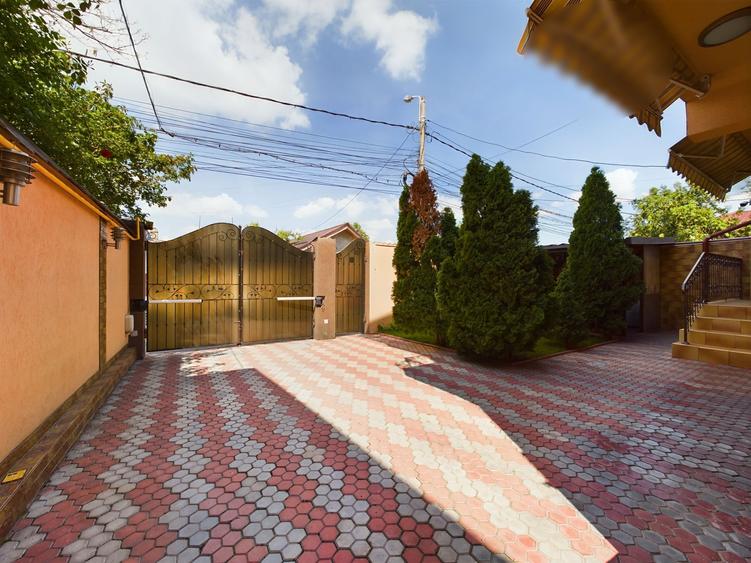 Casă individuală cu 6 camere cu Canalizare în Titan