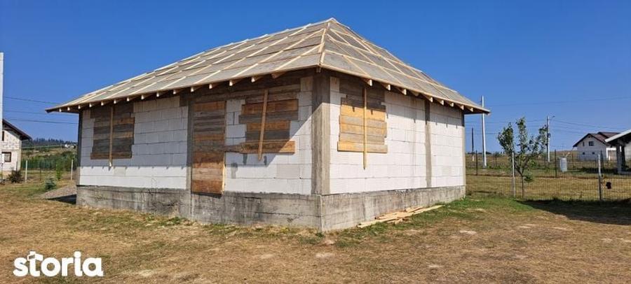 Casă cu 3 camere cu Teren 88 Mp în Berchișești