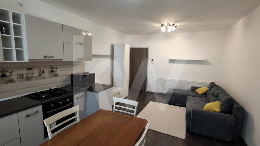 Apartament cu 3 camere semidecomandat, mobilat în Șelimbăr