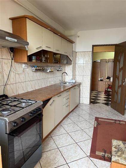 Apartament cu 4 camere decomandat, mobilat în 9 Mai