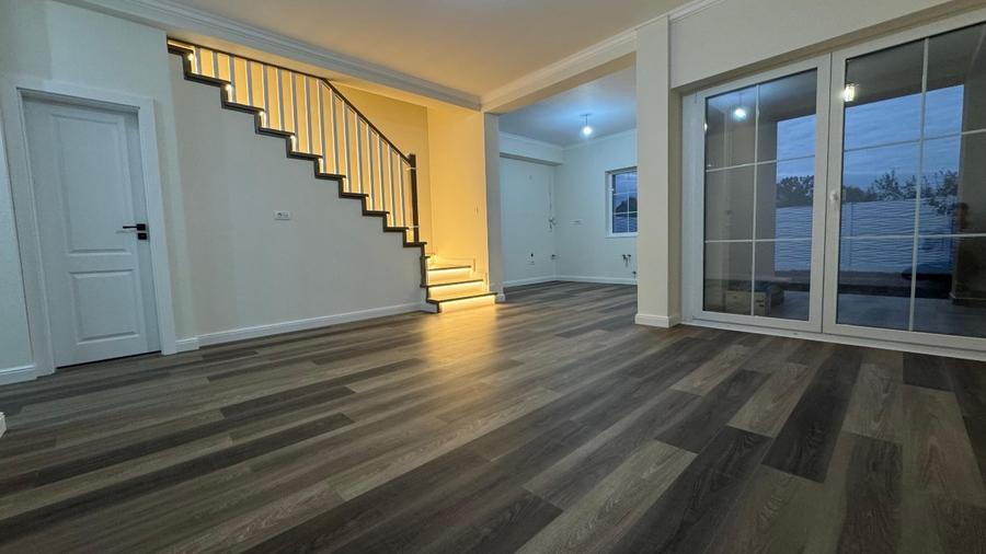 Duplex cu 5 camere cu Canalizare în Moșnița Nouă