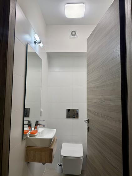 Apartament cu 3 camere semidecomandat, mobilat în Unirii