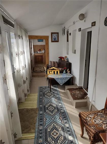 Casă cu 6 camere cu Teren 5600 Mp în Golești