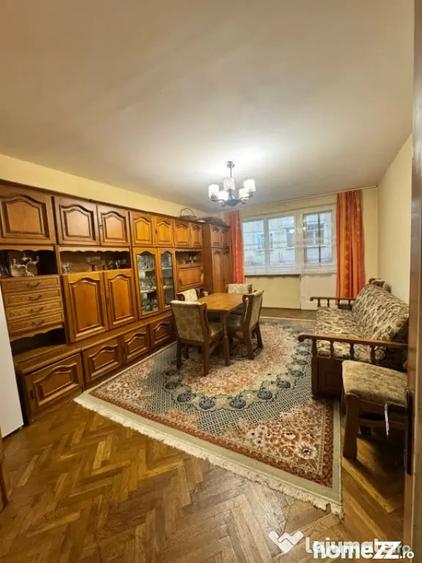 Apartament cu 3 camere decomandat în Săsar