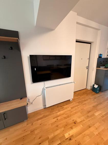 Apartament cu 3 camere semidecomandat în Băneasa