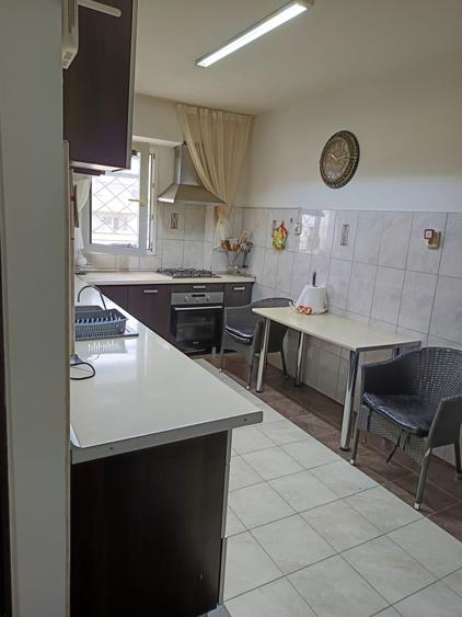 Apartament cu 3 camere semidecomandat, mobilat în Iancului