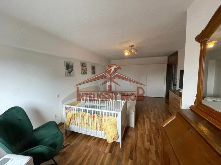 Apartament cu 4 camere semidecomandat în Central