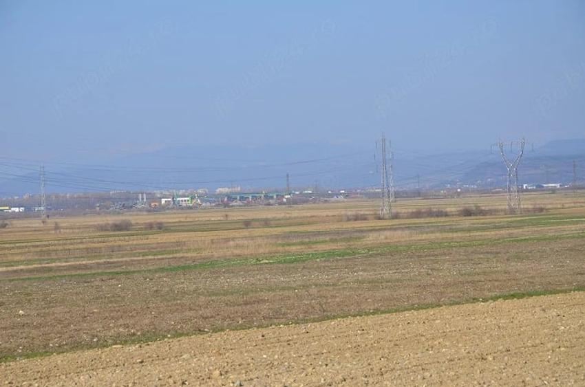 Teren de 45000 mp, în Budești
