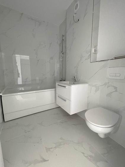 Apartament cu 3 camere semidecomandat în Pantelimon