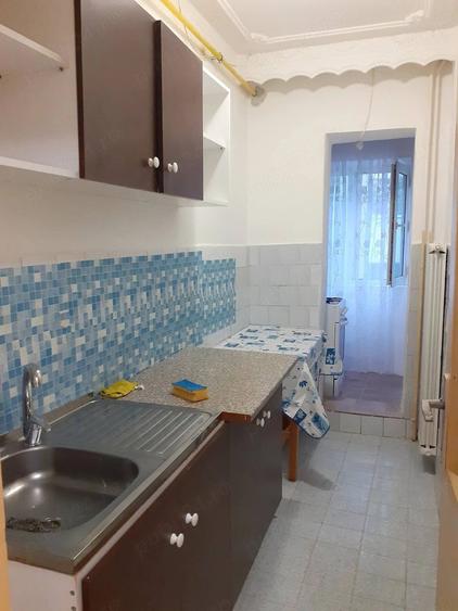 Garsonieră decomandată în Central