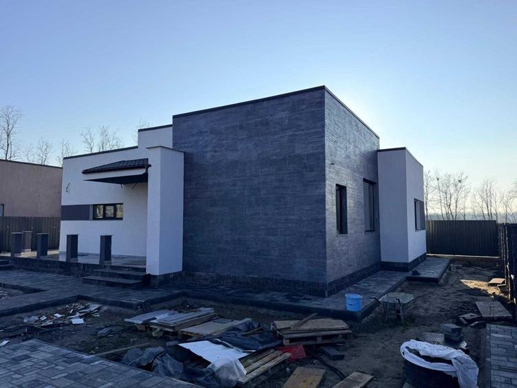 Casă cu 3 camere în Petrești