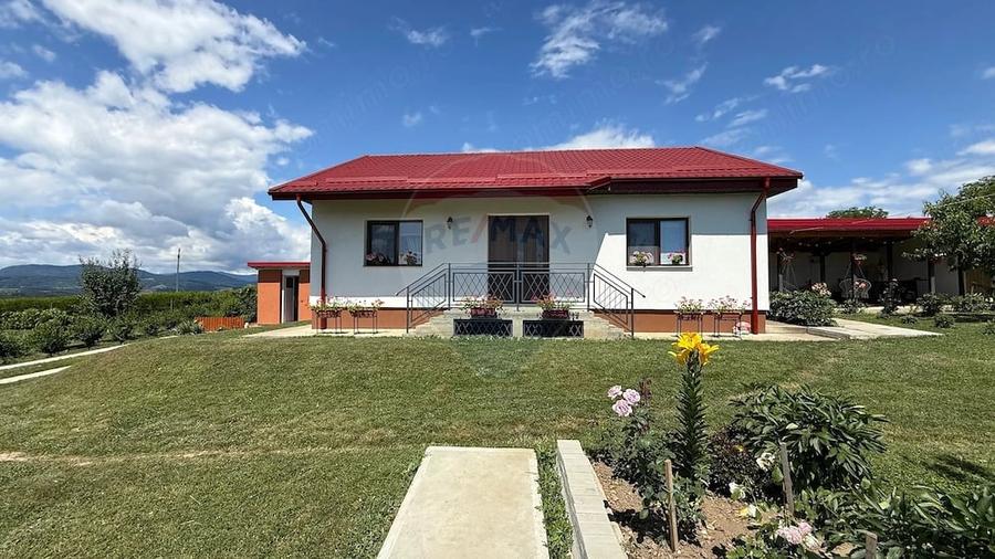 Casă cu 3 camere cu Teren 1667 Mp în Răcoasa