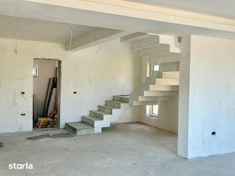 Casă cu 5 camere cu Teren 700 Mp în Bârnova