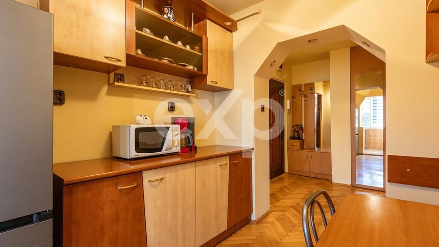 Apartament cu 3 camere decomandat, mobilat în Girocului