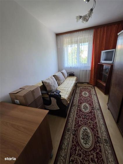 Apartament cu 3 camere semidecomandat în Crâng