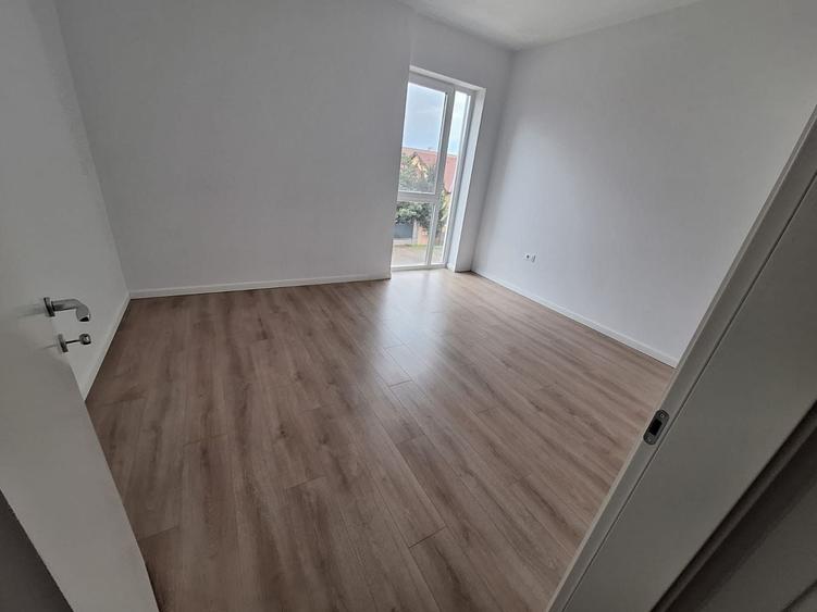 Apartament cu 2 camere decomandat în Torontalului