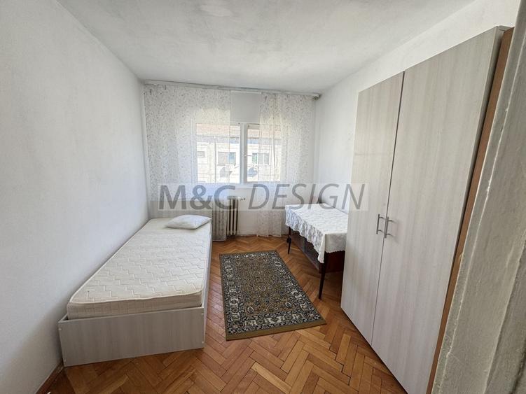 Apartament cu 3 camere decomandat în Girocului