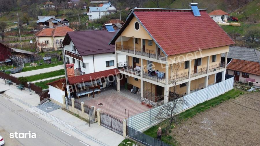 Casă cu 6 camere cu Teren 320 Mp în Corbeni
