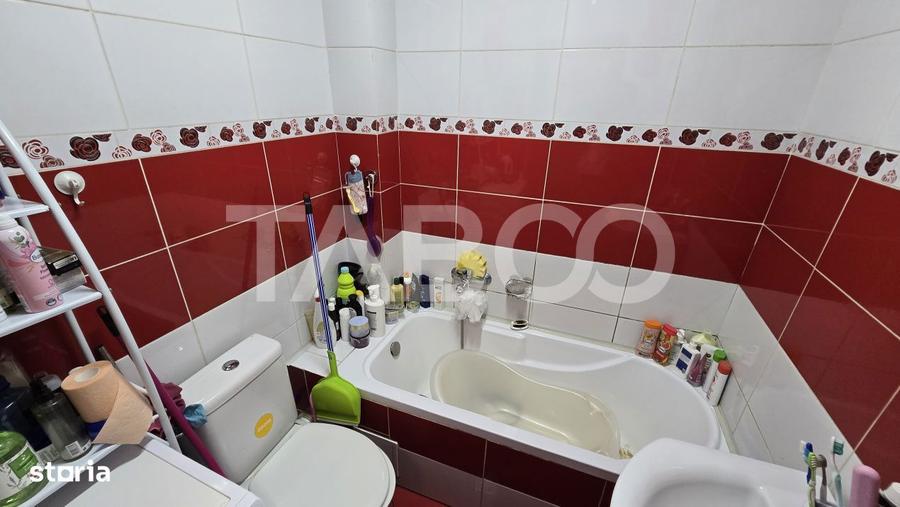 Apartament cu 3 camere semidecomandat, mobilat în Lazaret