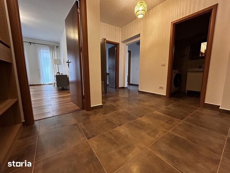Apartament cu 3 camere în Apărătorii Patriei