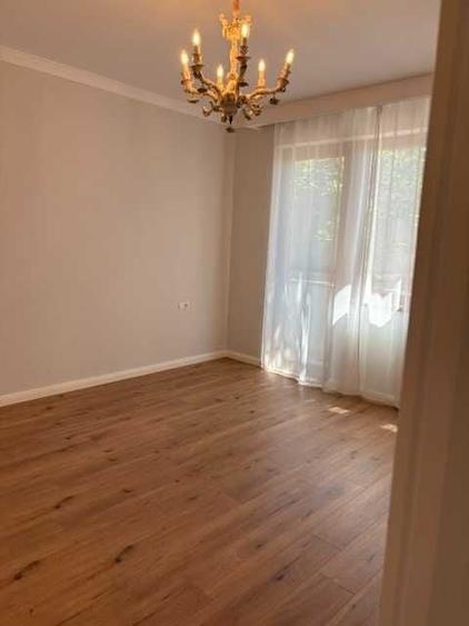 Apartament cu 3 camere semidecomandat în Foișorul de Foc