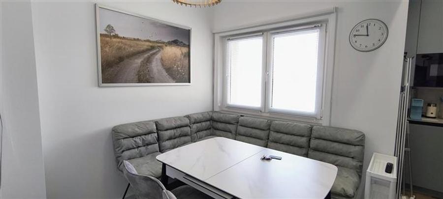 Apartament cu 4 camere decomandat, mobilat în Central